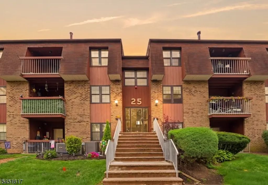 296b Alpine Way, Woodbridge Twp.
