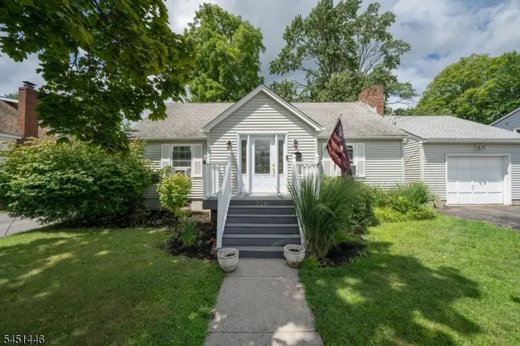 526 Grand Ave, Hackettstown Town