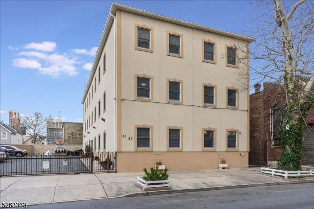 33-37 New York Ave, Newark City