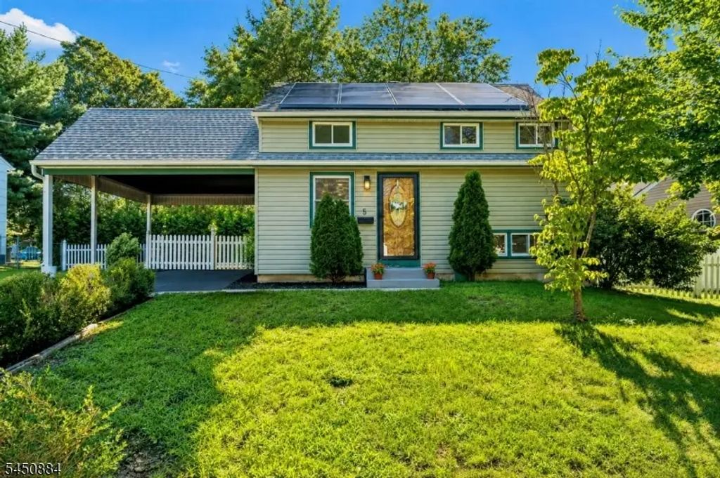 5 Bradford Rd, East Brunswick Twp.