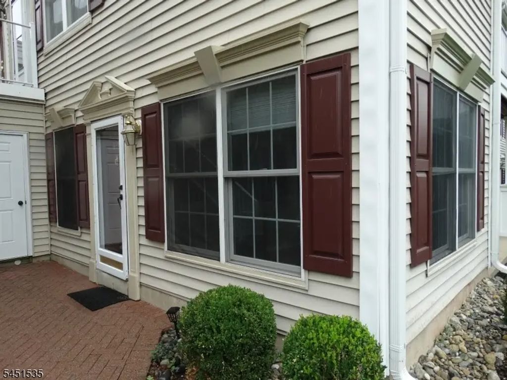 428 Azalea Terrace, Branchburg Twp.