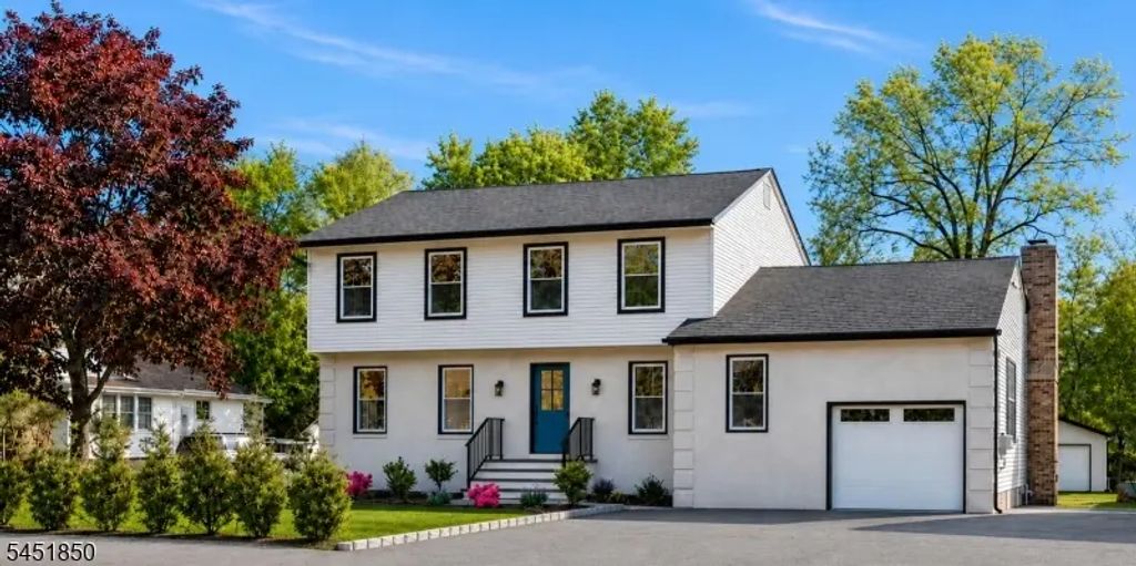 72 E Cedar St, Livingston Twp.