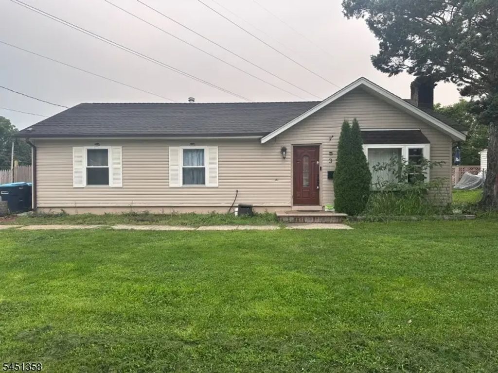 3 Lawrence Dr, Hackettstown Town
