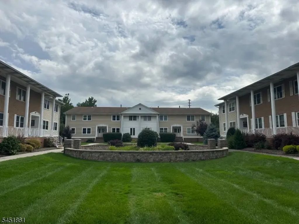 105 Bldga Newark Pompton Tpke, Pequannock Twp.
