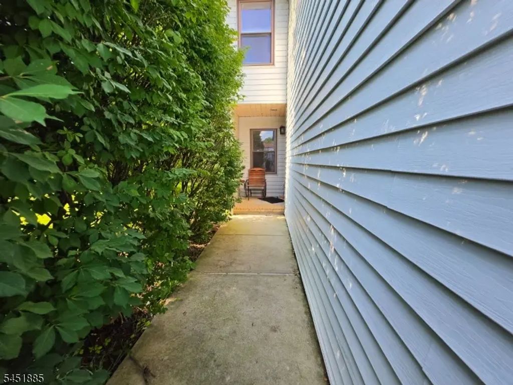 155 Locust Ct, Raritan Twp.