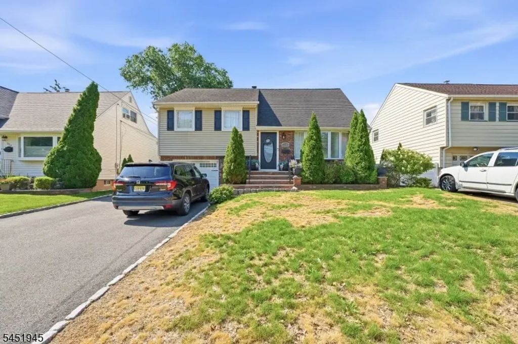230 Watchung Ave, Bloomfield Twp.