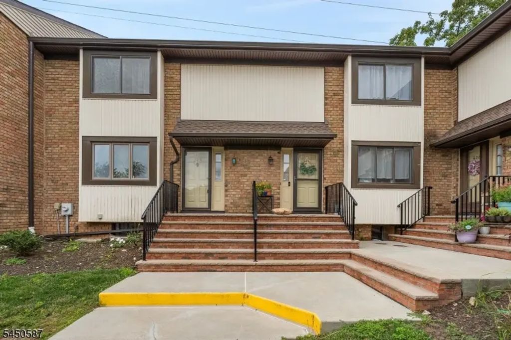 624 Robin Rd, Hillsborough Twp.