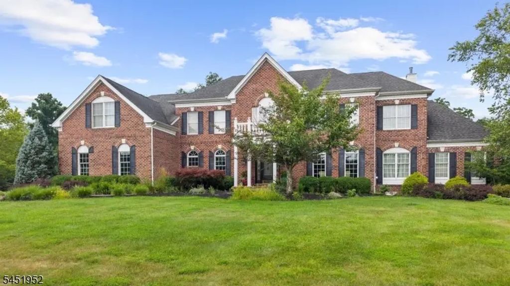 31 Balmoral Dr, Alexandria Twp.