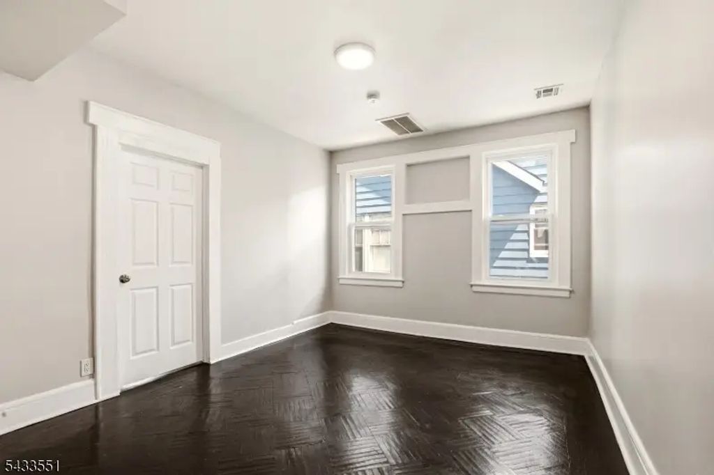 28 Underwood St, Newark City