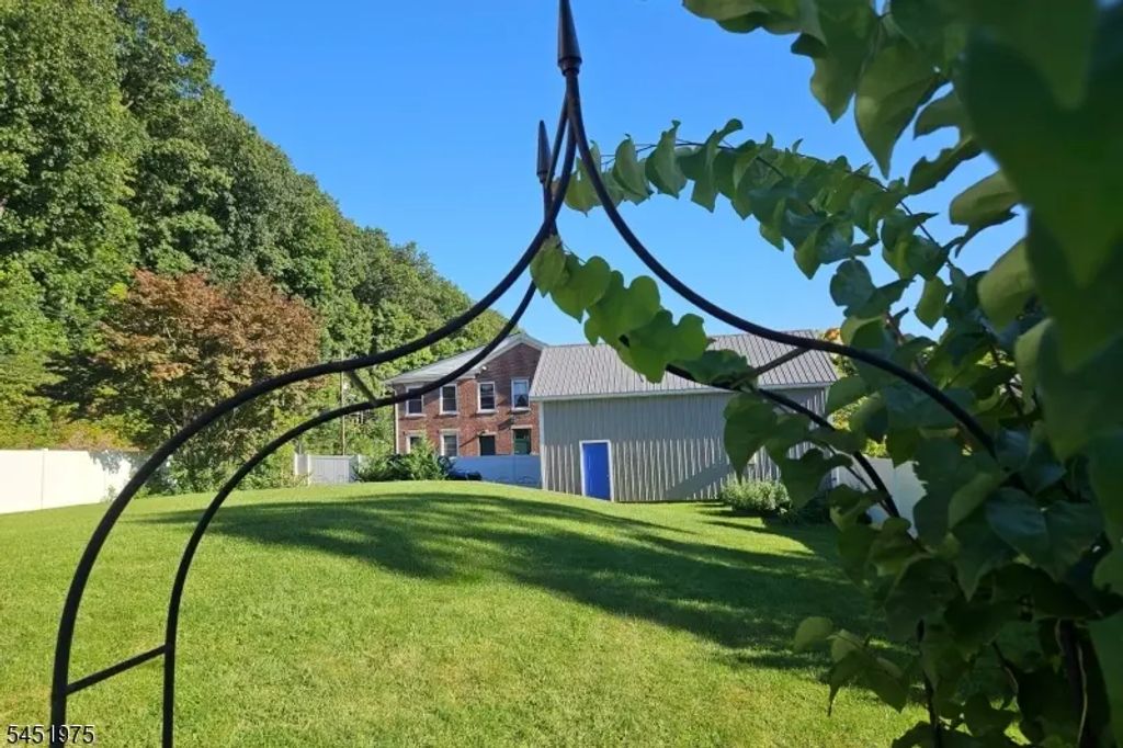 55 Valley St, Knowlton Twp.