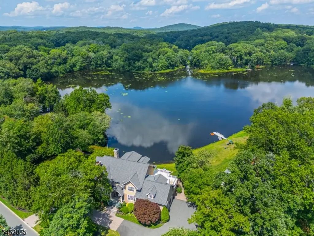 11 N Pocono Rd, Mountain Lakes Boro