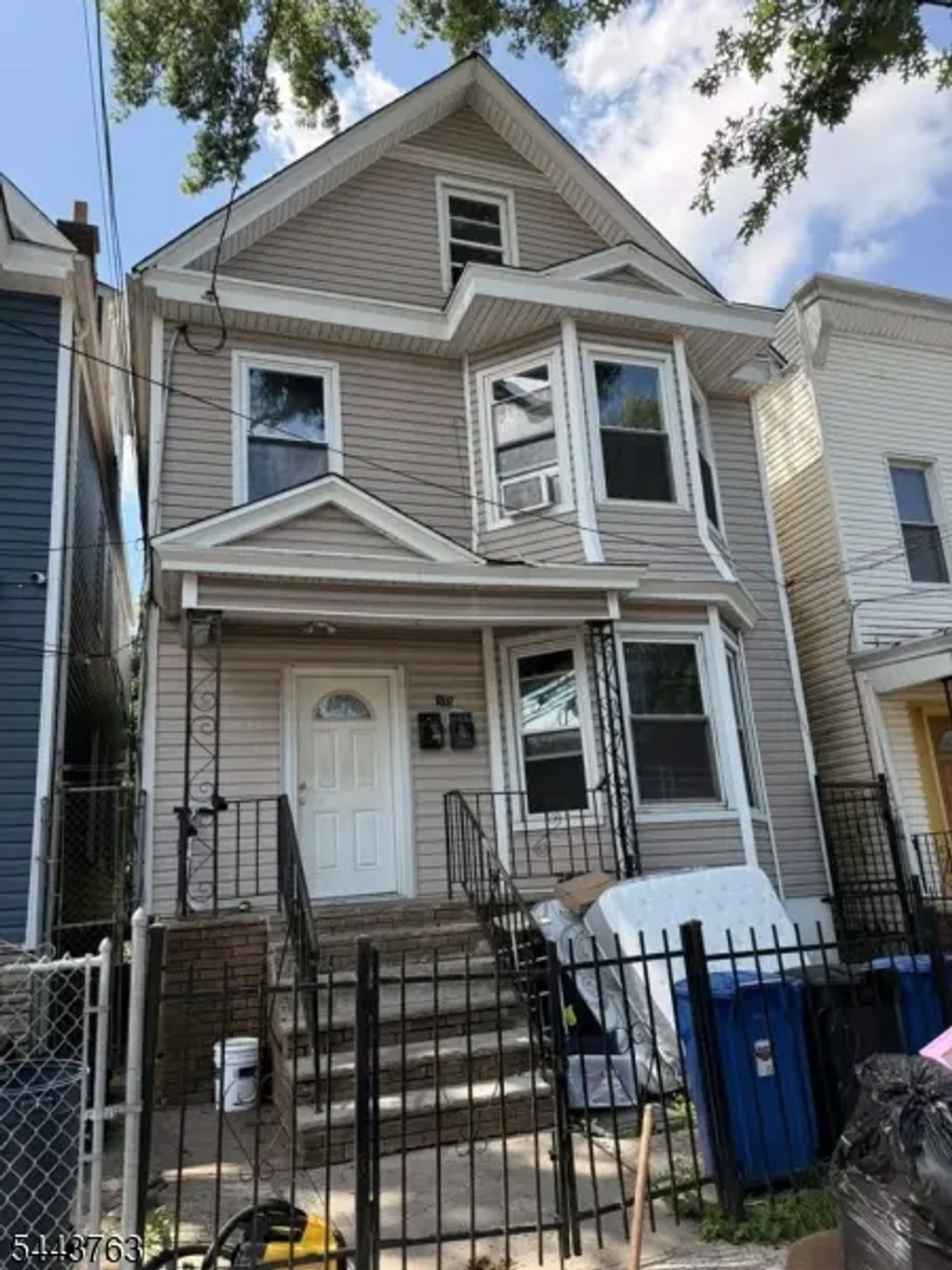 576 13th Ave, Newark City