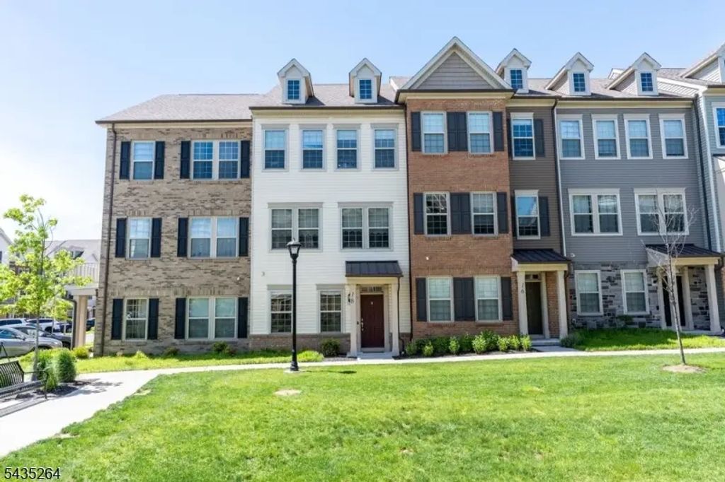 18 Cortland Ct, Livingston Twp.