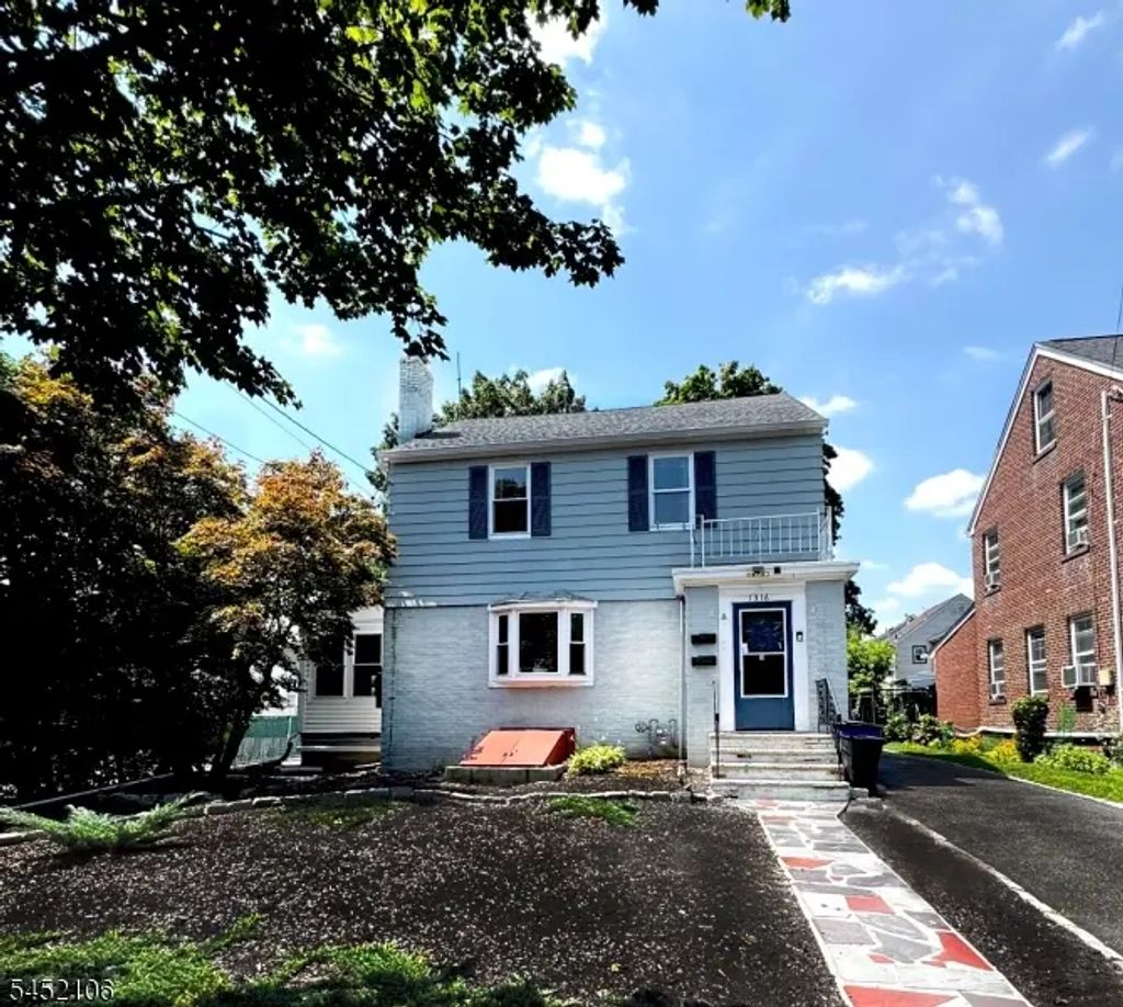 1316 Broad St, Bloomfield Twp.