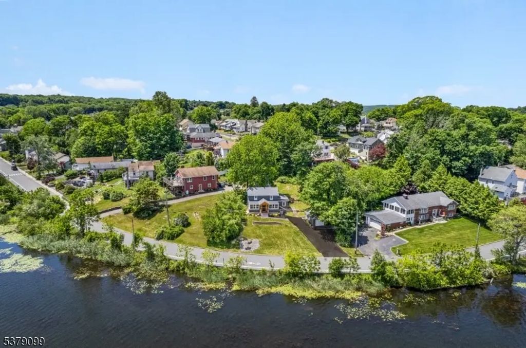 72 Koclas Dr, Netcong Boro