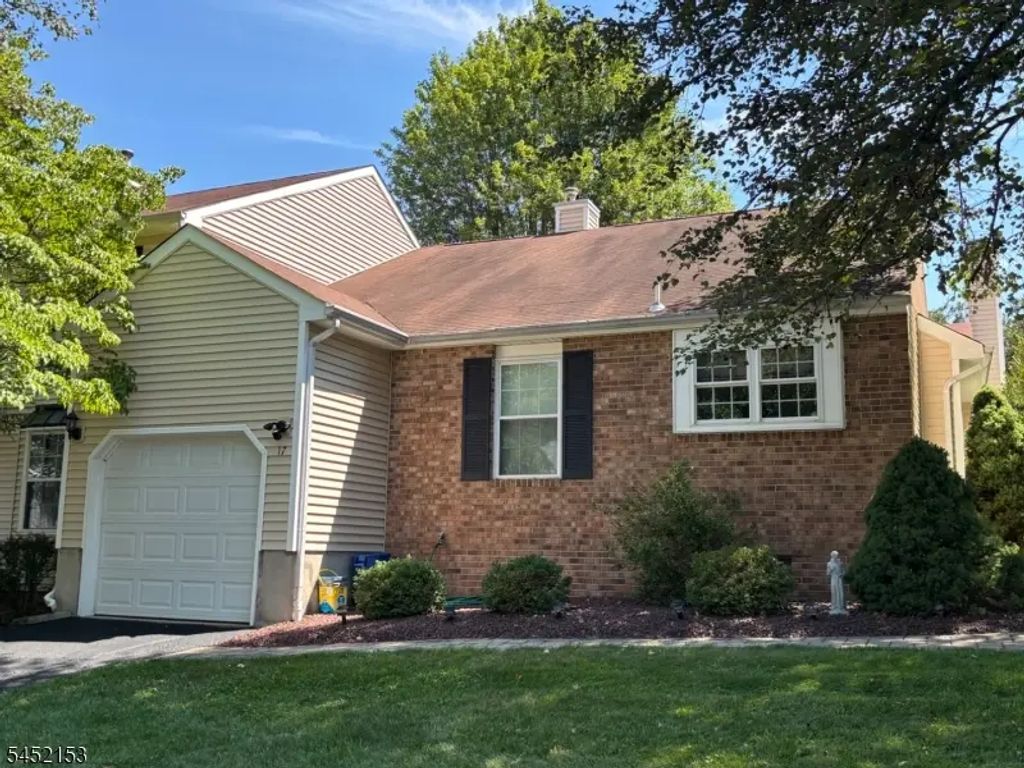 17 Choctaw Ridge Rd, Branchburg Twp.