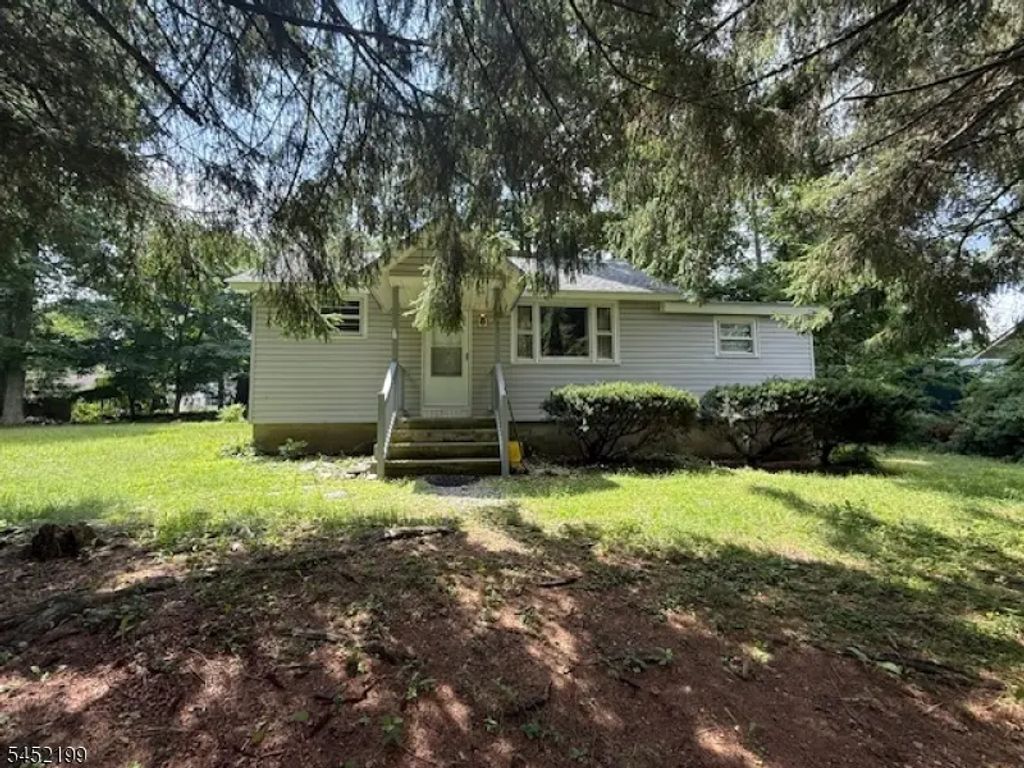 103 Edgewood Ln, Vernon Twp.