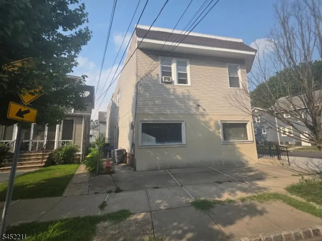 17 Maolis Ave, Bloomfield Twp.