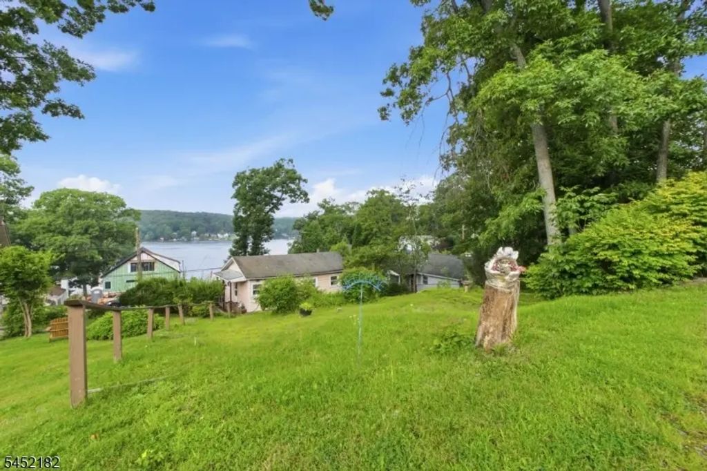 22 Alpine Dr, Jefferson Twp.