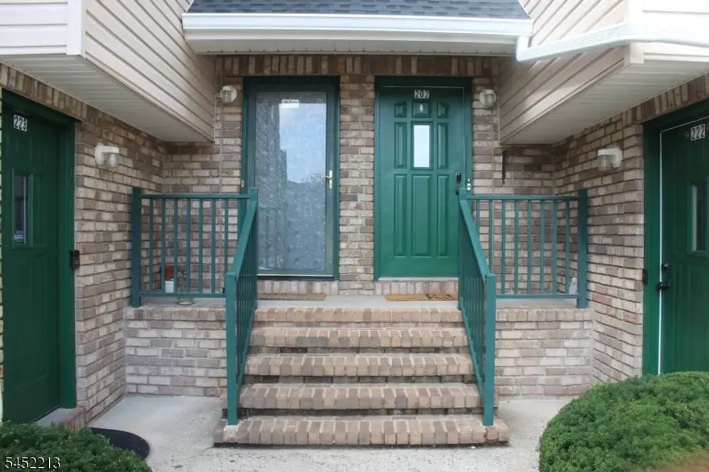 202 Rip Van Dam Ct, Montgomery Twp.