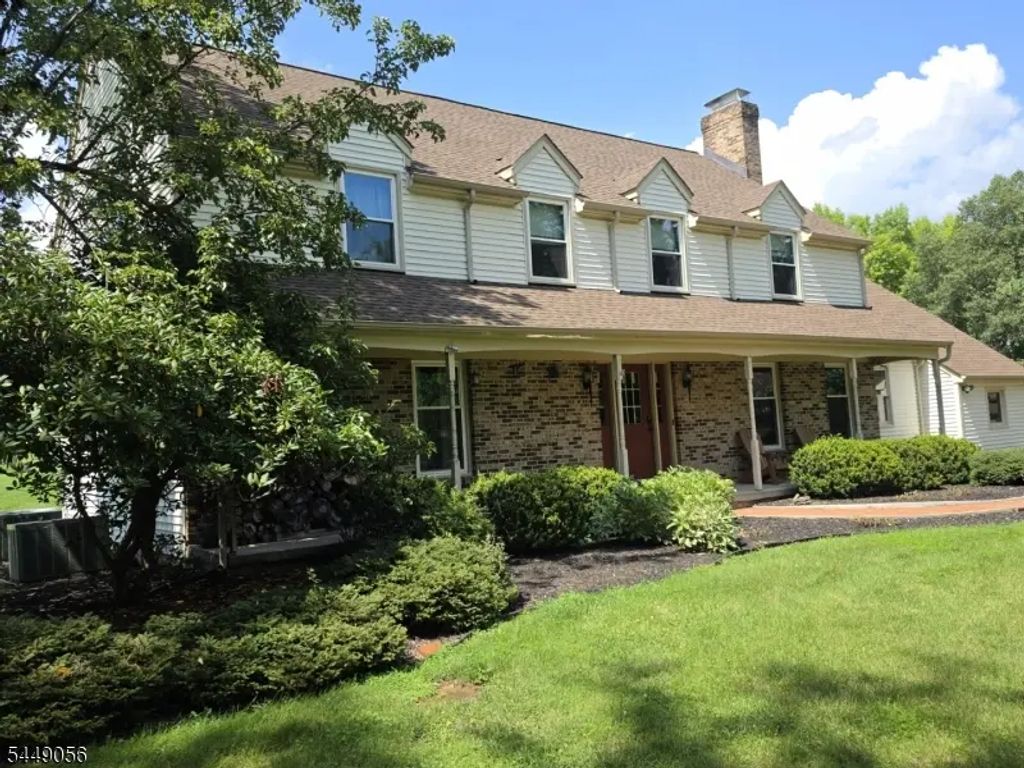 1 Chrystal Dr, Clinton Twp.