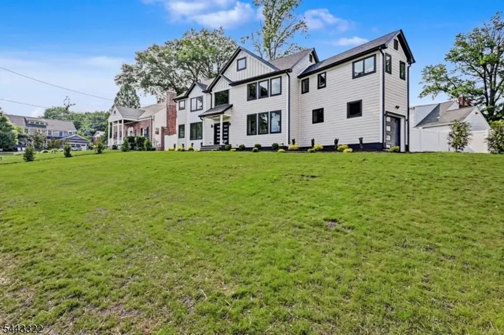 10 Shawnee Rd, Cranford Twp.