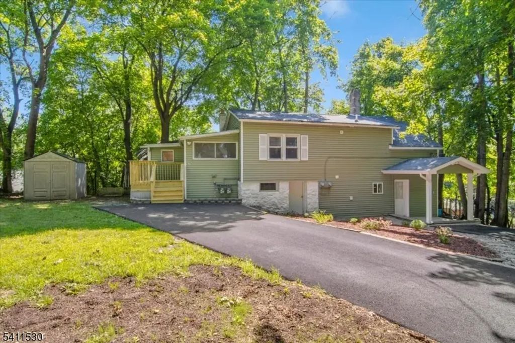 9-1/2 Diller Ave, Newton Town