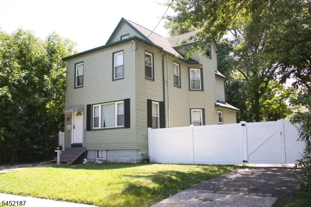 156 E 8th Ave, Roselle Boro
