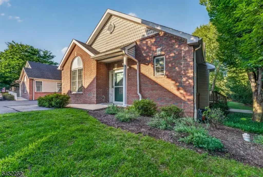 5 Indian Plantation St, Raritan Twp.