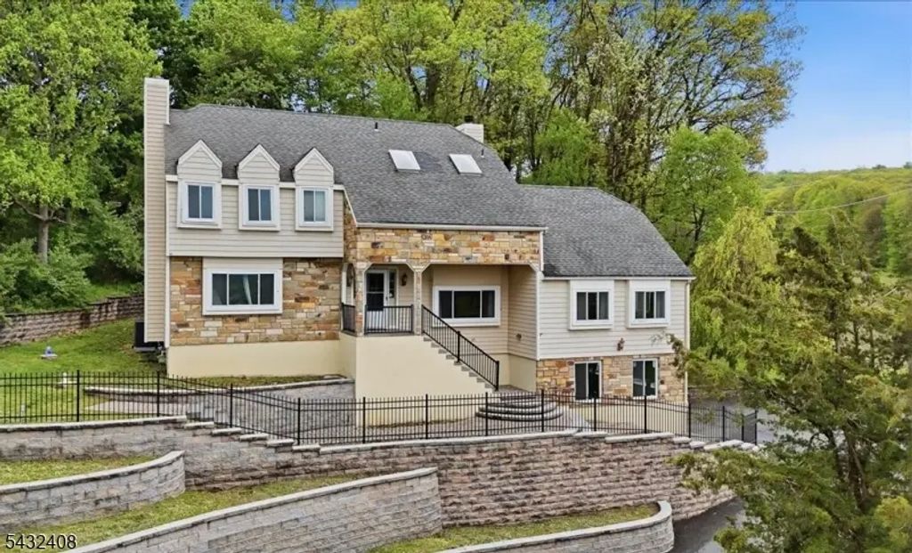 112 Knob Hill Rd, Washington Twp.