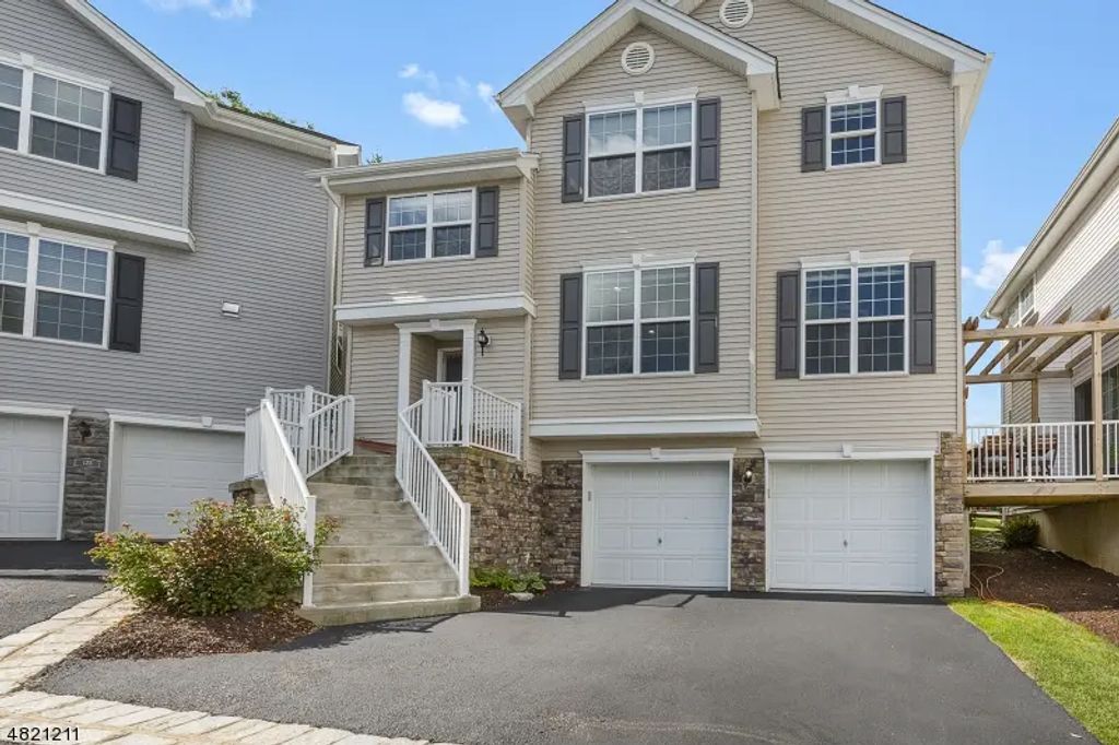 127 Sowers Dr, Mount Olive Twp.
