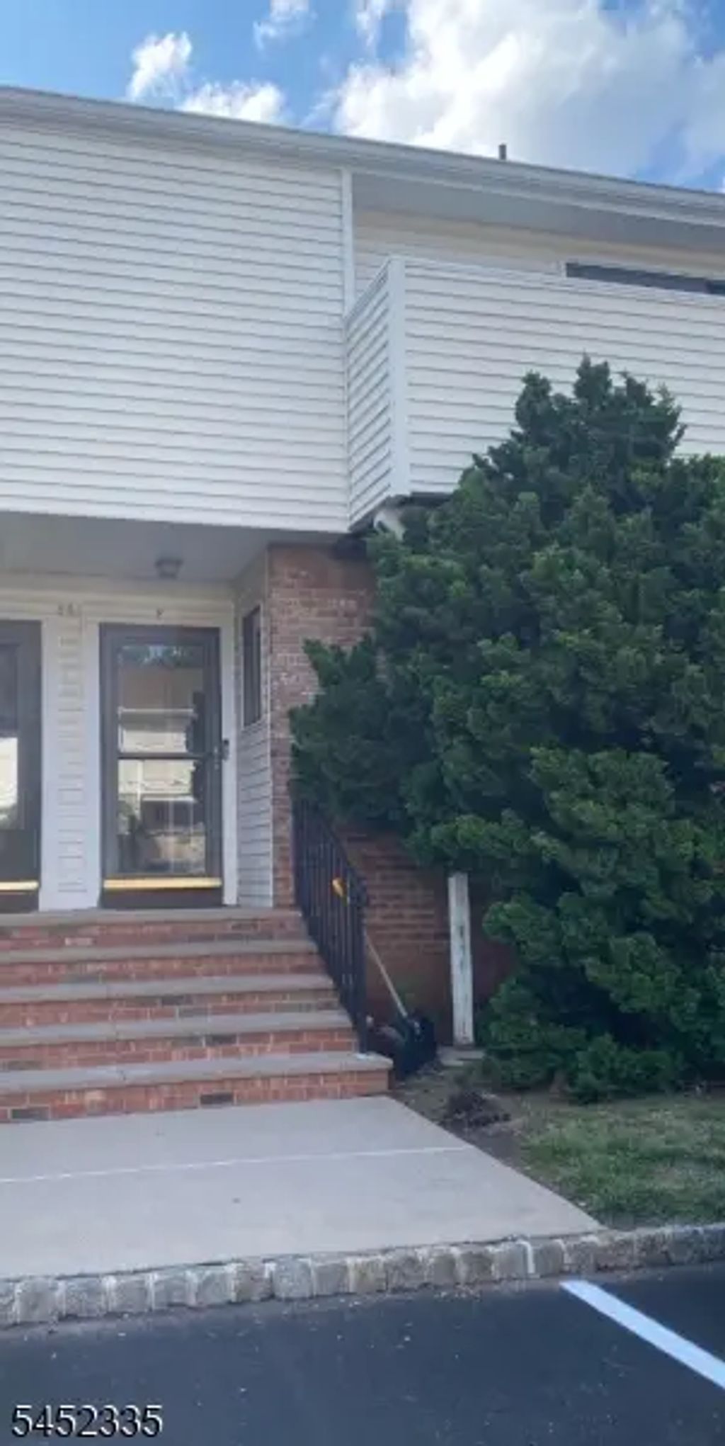 901f Merritt Dr, Hillsborough Twp.