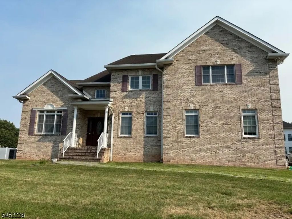 17 Aaron Ct, Bridgewater Twp.