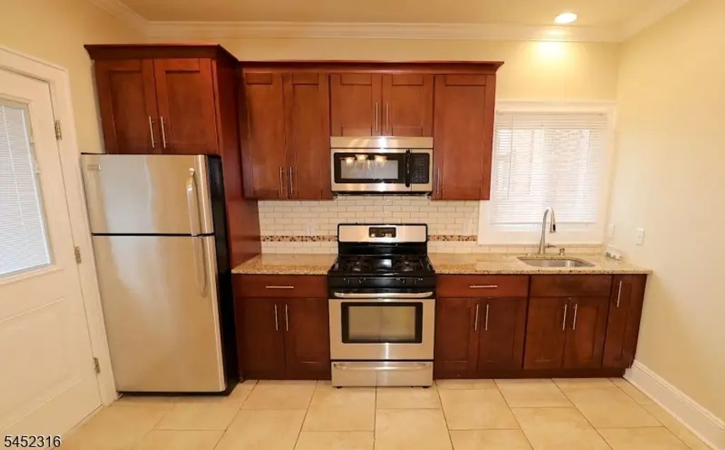 93 Nichols St, Newark City