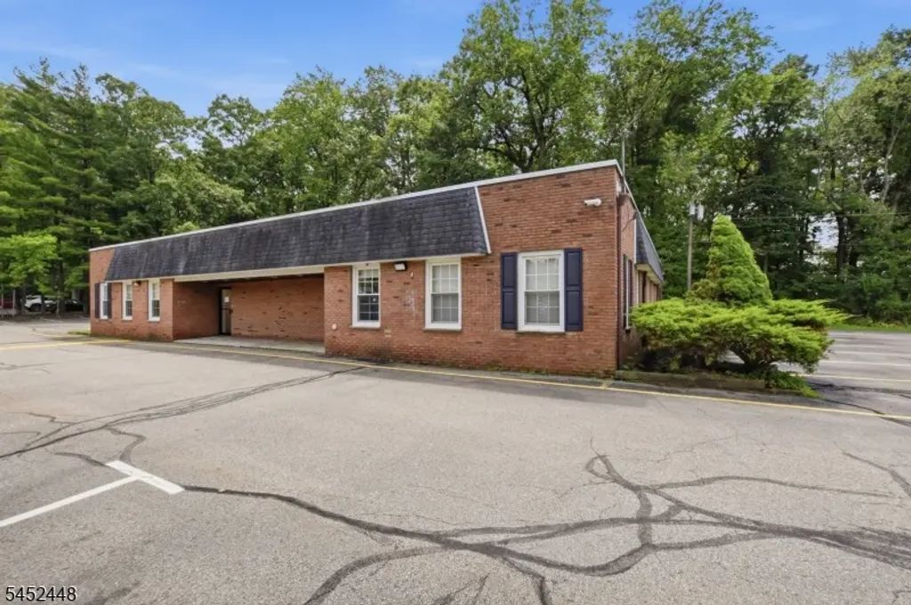 1532 State Route 23 North, Wayne Twp.