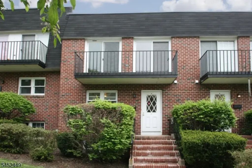 1 Carriage Way, Montclair Twp.