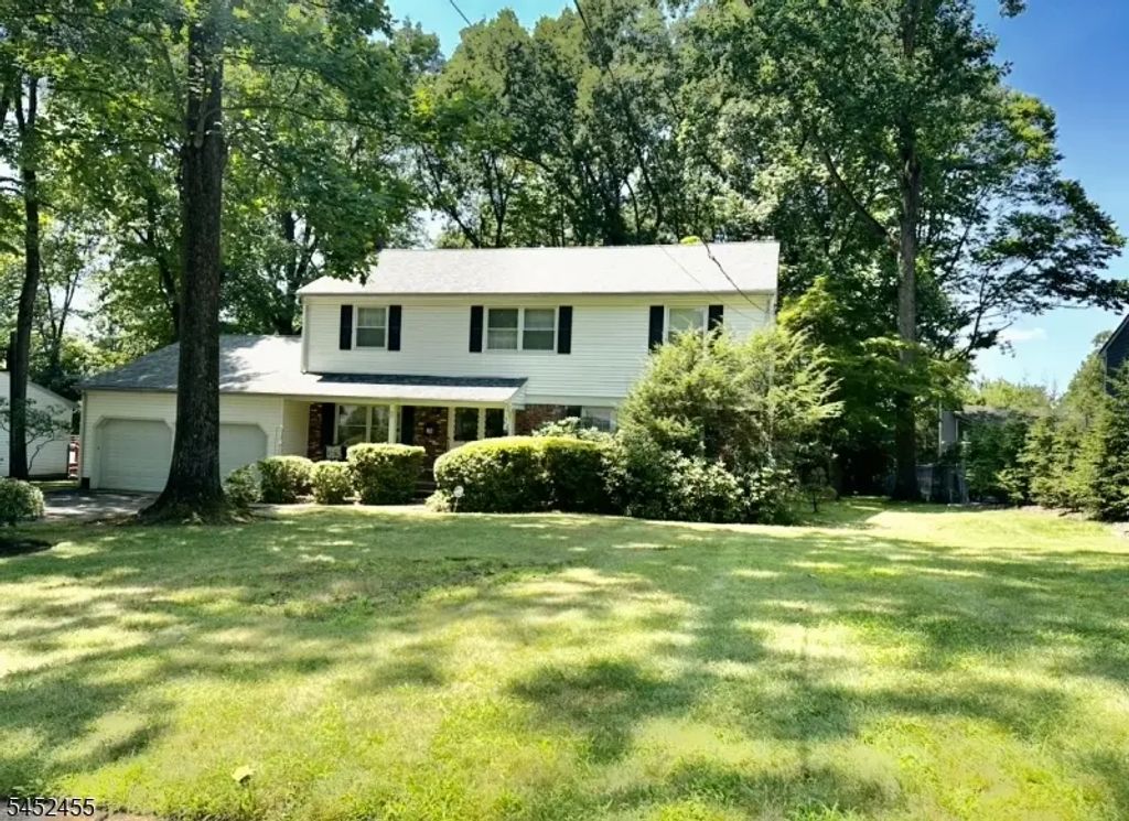 24 Tremont Terrace, Livingston Twp.