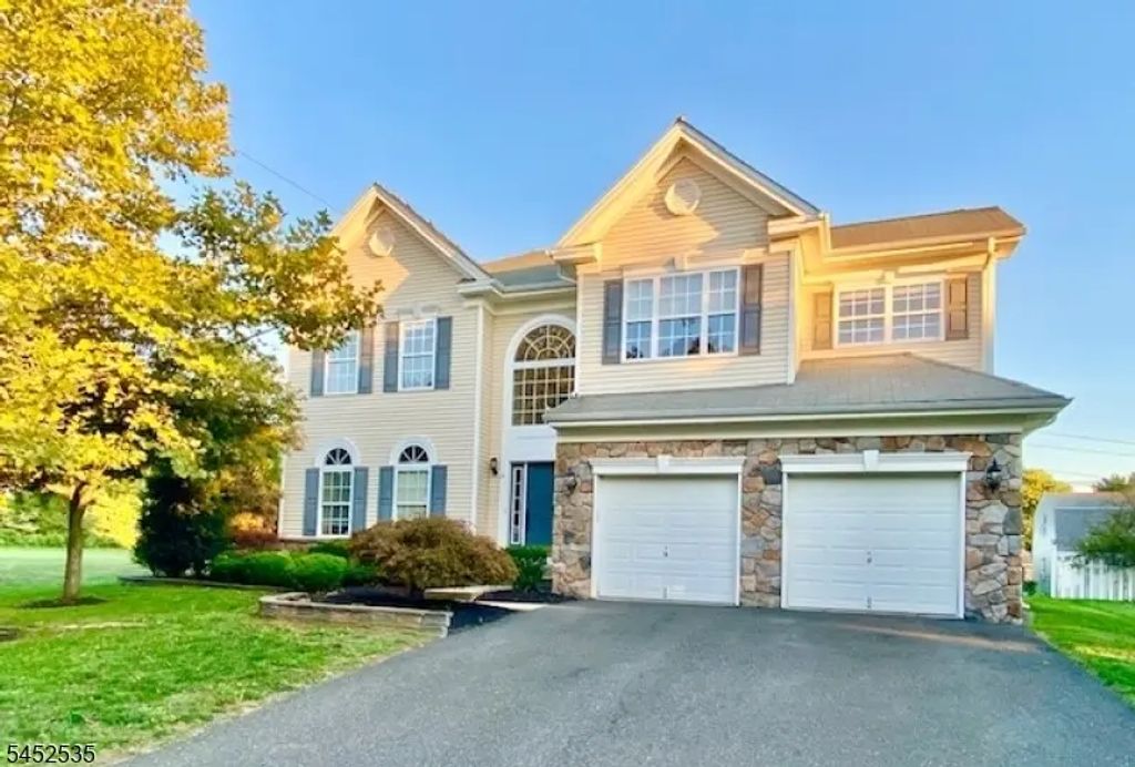 24 Skurka Ct, Sayreville Boro