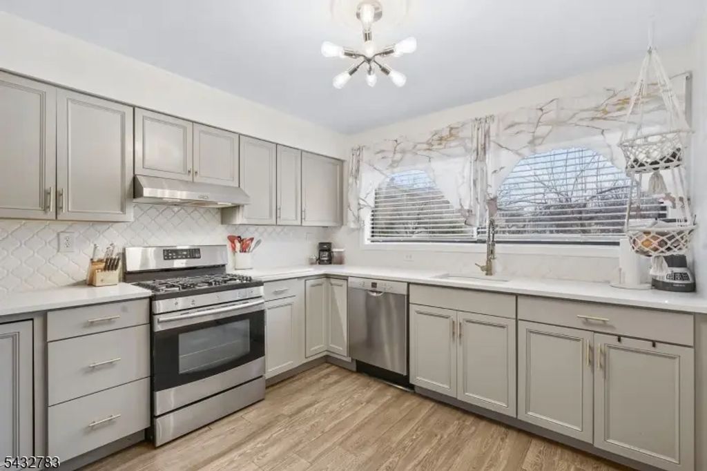 424 Tall Oak Ln, Hillsborough Twp.