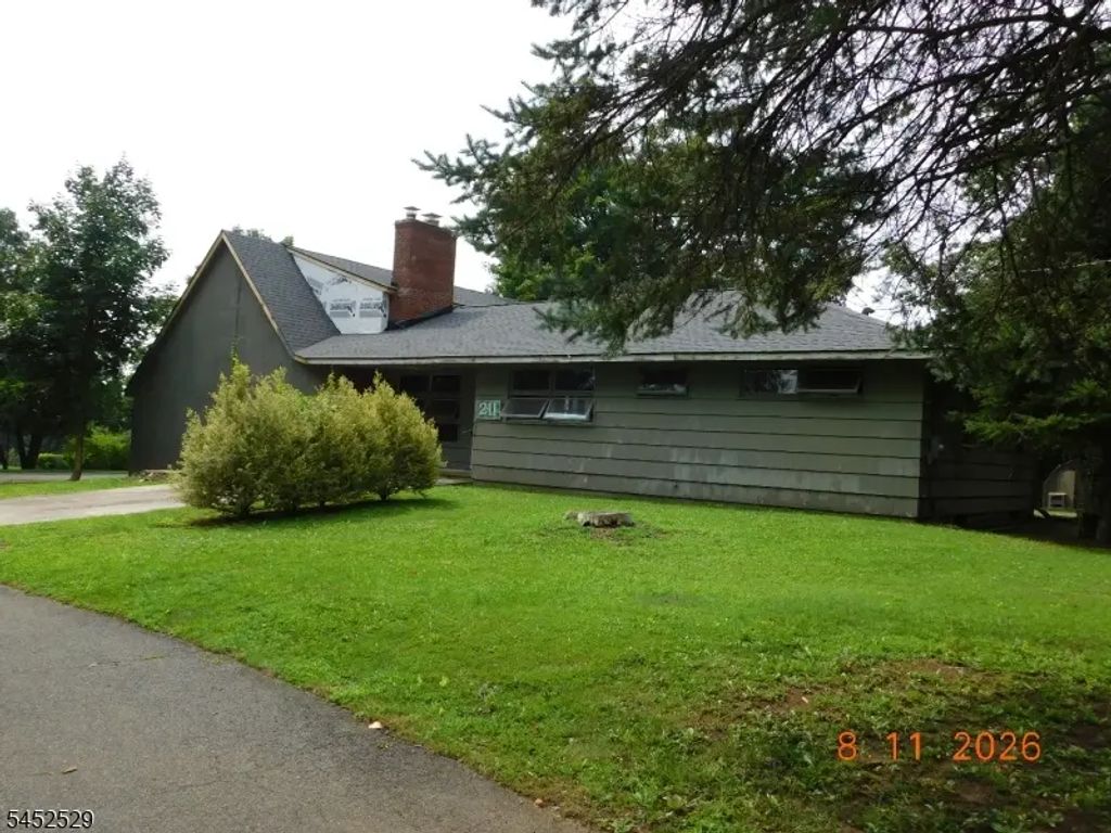 211 Pickle Rd, Washington Twp.
