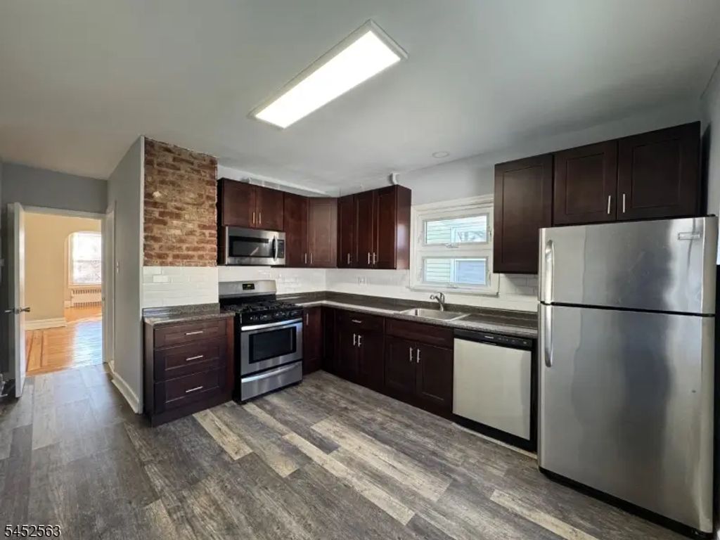 271 Davis Ave, Kearny Town