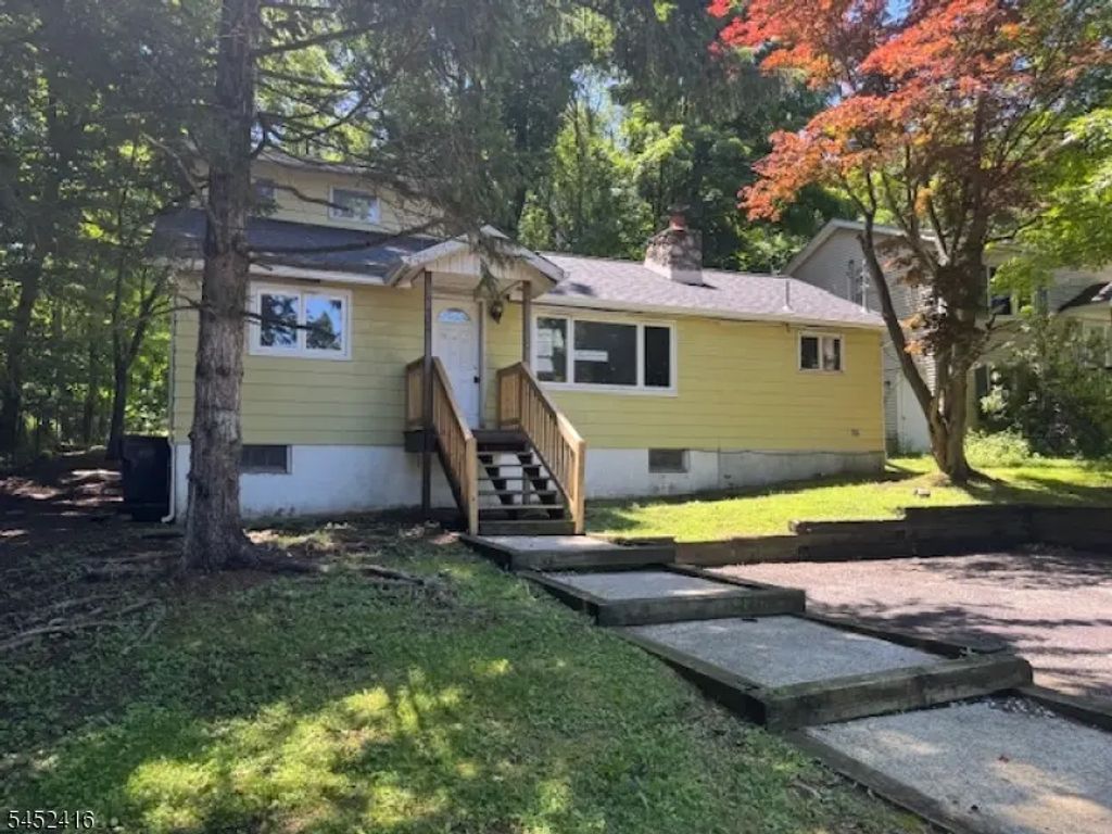 304 E Lakeshore Dr, Vernon Twp.