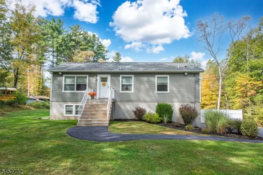 152 New Rd, Montague Twp.