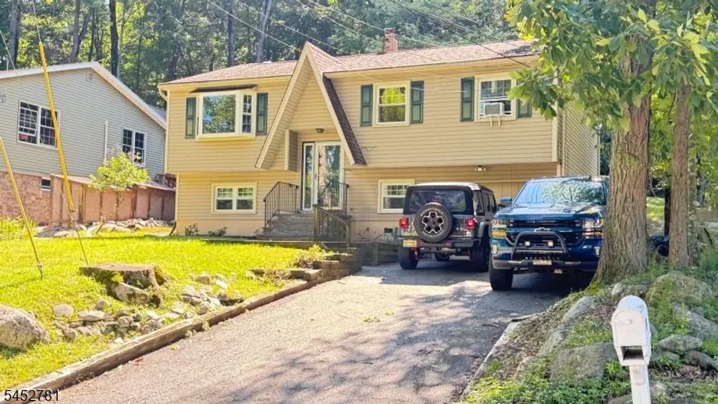 89 Tomahawk Trl, Sparta Twp.