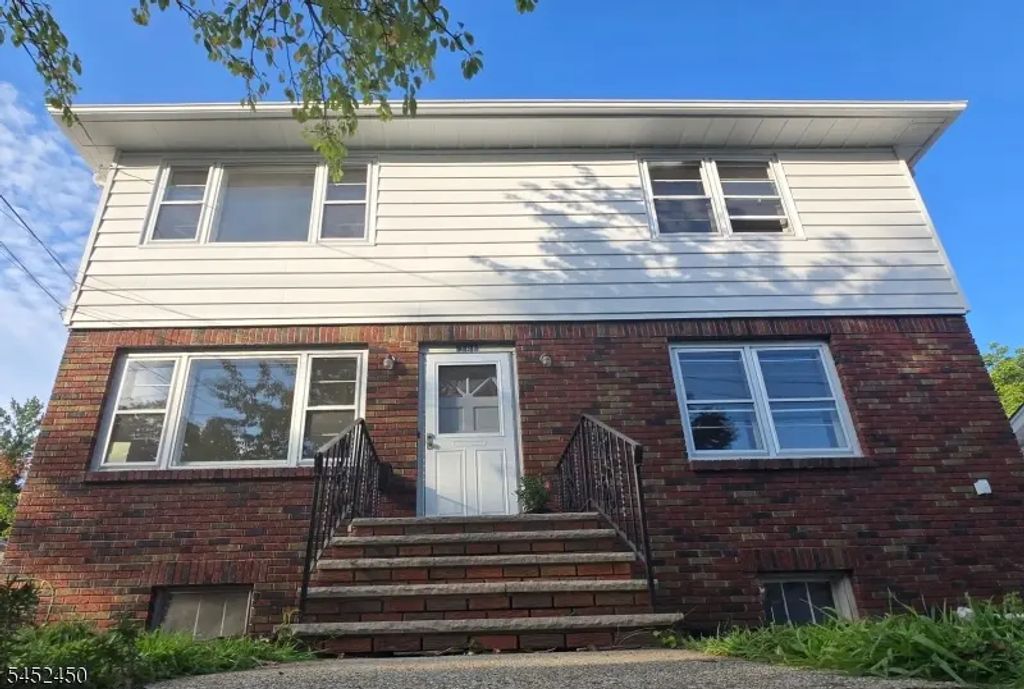 384 Delawanna Ave, Clifton City