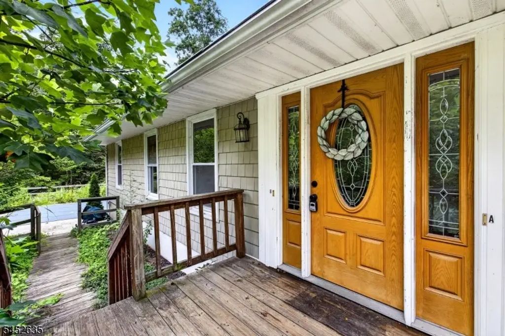 28b Sharrer Road, Lebanon Twp.