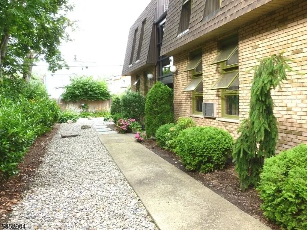 295 Claremont Ave, Montclair Twp.