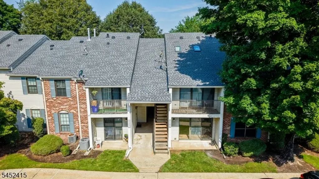 60 Taylor Dr, Franklin Twp.