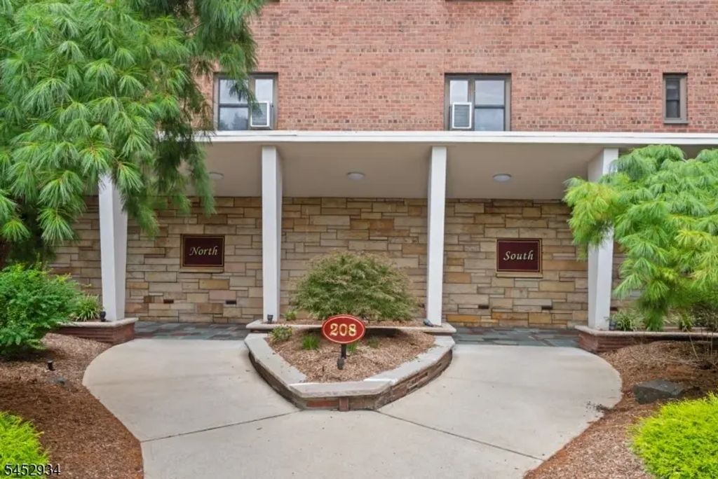 208 Anderson St, Hackensack City