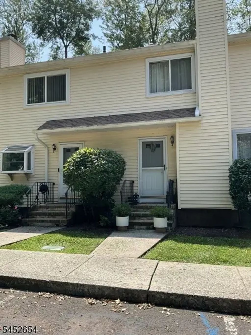 23 Woodland Dr, Roselle Boro